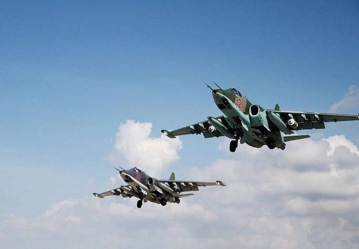 Còn theo trang tin Topwar của Nga, các cuộc tấn công của quân đội Nga, khiến các tuyến phòng ngự Ukraine sụp đổ dưới hỏa lực dày đặc của pháo binh Nga. Các lực lượng quân Ukraine cũng bị tổn thất nặng nề sau những cuộc phản kích thất bại vào chiến tuyến của quân đội Nga tại thị trấn Pokrovskoe, thuộc ngoại ô phía đông thành phố Bakhmut.
