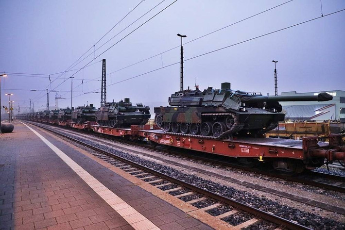 Mặc dù Mỹ và các nước NATO tiếp tục cung cấp thêm vũ khí và trang bị cho quân đội Ukraine, nhưng theo hãng tin CBS của Mỹ, trên thực tế chỉ có 30% số vũ khí vào được chiến trường, số còn lại bị phá hủy bởi các loại vũ khí chính xác cao của quân đội Nga trong quá trình vận chuyển.