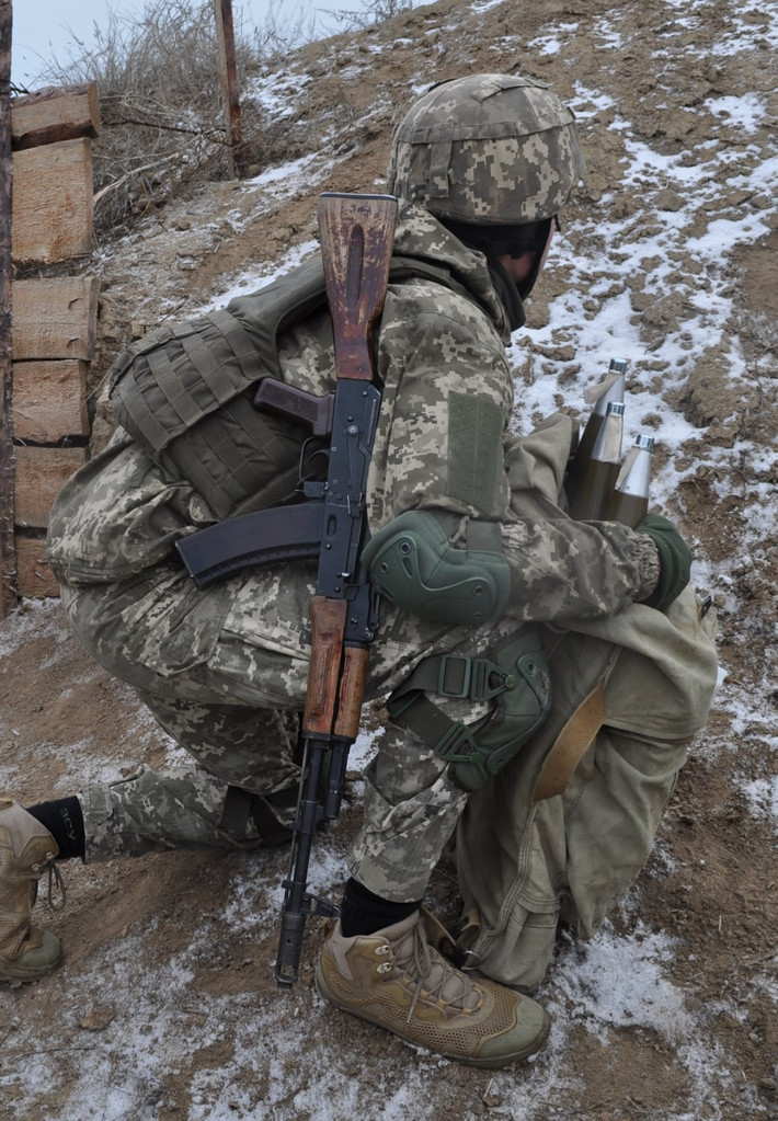 Sau những ngày nghỉ Giáng sinh và đón năm mới tương đối yên tĩnh và hiện giờ, Quân đội Ukraine bắt đầu khai hỏa. Các vị trí phòng ngự tiền tiêu của chúng tôi trên hướng Yasinovatsky đã bị tấn công bằng súng phóng lựu.