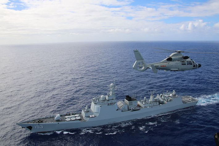 Type 052C được trang bị 48 tên lửa hải đối không (SAM) phiên bản hải quân HQ-9; tên lửa có tầm bắn 102 km (55 hải lý). Tên lửa HQ-9 được phóng theo phương pháp "phóng nguội" từ tám bệ phóng thẳng đứng kiểu ổ quay, với sáu tên lửa trên mỗi bệ phóng.