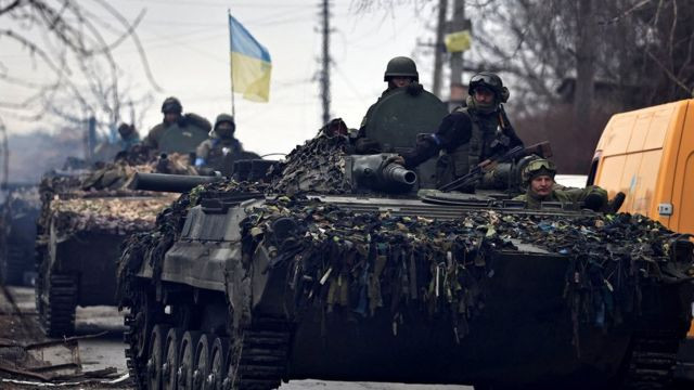 Một quan chức cấp cao của Quân đội Ukraine cho biết: “Chúng tôi biết tất cả các tọa độ, các vị trí nhà kho và sở chỉ huy của Nga; tuy nhiên việc thiếu đạn pháo, đã hạn chế khả năng của Quân đội Ukraine, tạo ra sự khác biệt trên chiến trường.