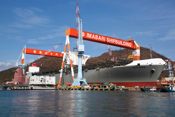 Vào tháng 3, Mitsui E&S Shipbuilding Co đã bán lại đơn vị tàu chiến của mình cho nhà thầu hàng đầu Nhật Bản Mitsubishi. Daicel Corp, một nhà sản xuất vật liệu hóa học và điện tử lớn, đồng thời là nhà cung cấp ghế phóng máy bay chiến đấu, đang từ bỏ hoạt động kinh doanh quốc phòng không có lãi của mình để chuyển nguồn lực sang nơi khác.