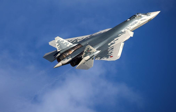 Năm 2021, chiến đấu cơ Su-57 đã chính thức đi vào biên chế, với khả năng của của mình, Su-57 sẽ trở thành chiến đấu cơ chủ lực tác chiến của Lực lượng Hàng không Vũ trụ Nga. Tuy nhiên thông tin thực chiến đầu tiên về chiếc tiêm kích này là ở chiến trường Syria.
