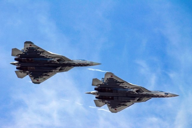 Hiện Quân đội Nga chỉ có tổng cộng 5 chiếc Su-57 và Không quân Nga cũng là lực lượng đầu tiên trên thế giới, sử dụng máy bay chiến đấu tàng hình đi “săn” theo đội hình, để tìm diệt hệ thống phòng không của quân đội Ukraine. Theo đánh giá của giới truyền thông, Su-57 đã chứng tỏ được giá trị của mình trên chiến trường.