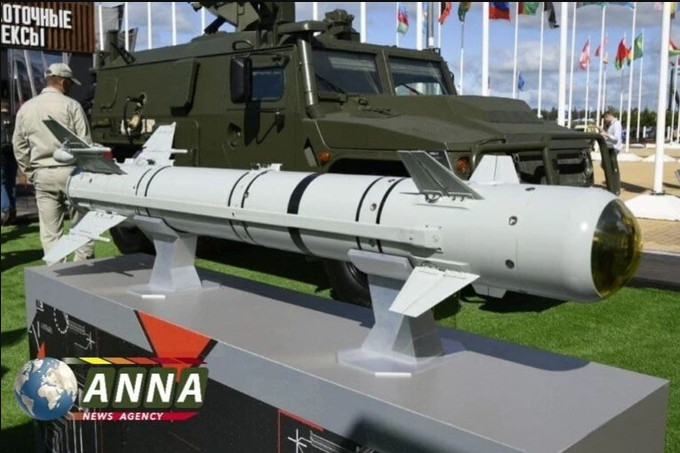 Với tính chất tương đồng, Izdeliye 305E sẽ được sử dụng trên trực thăng Mi-28NM Havoc cùng với các trực thăng, máy bay chiến đấu và thậm chí cả máy bay không người lái khác của Nga.