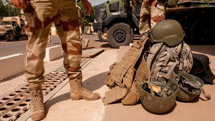 Theo Huey, môi trường chiến đấu ở Ukraine rất khác với các hoạt động quân sự của Mỹ ở Afghanistan; ở đó, Huey được cung cấp đạn dược cần thiết, các nguồn cung cấp được bảo đảm một cách đầy đủ. Trong quá trình chiến đấu, thông tin tình báo được cung cấp kịp thời; tất cả điều này làm cho hoạt động dễ dàng hơn.