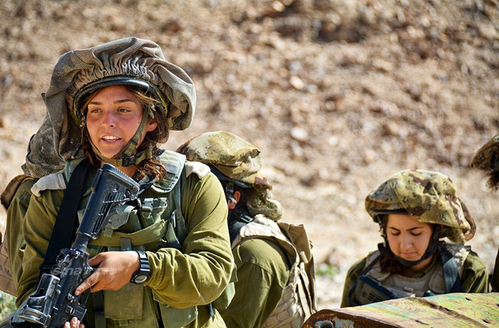 Theo lực lượng Phòng vệ Israel, từ năm 1962 - 2016 đã có khoảng 535 nữ binh sĩ Israel thiệt mạng trong lúc thực hiện nhiệm vụ, mặc dù lực lượng này rất ít tham chiến trực tiếp trên chiến trường. Và chỉ có khoảng 4% số nữ binh sĩ của Israel có mặt tại điểm nóng xung đột.