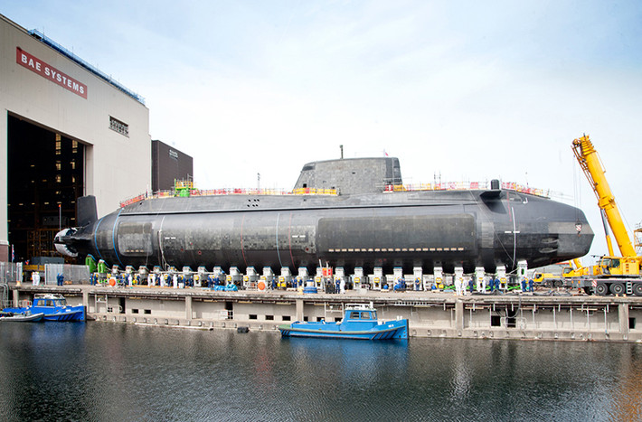 Hệ thống vũ khí chính trên tàu ngầm hạt nhân HMS Ambush tổ hợp ống phóng tên lửa hành trình Tomahawk Block IV với khả năng theo 12 đạn tên lửa, ngoài nó còn được trang bị 6 ống phóng ngư lôi 533mm có khả năng triển khai cả ngư lôi hạng nặng Spearfish hoặc thủy lôi.