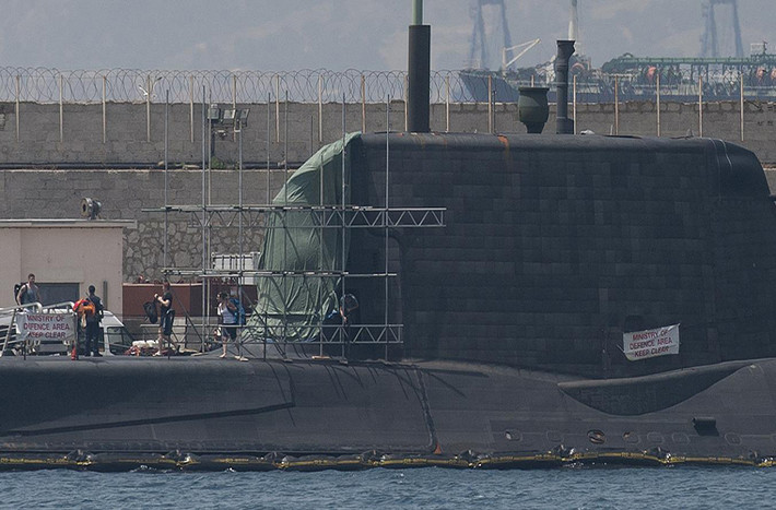 Sự việc này cũng trở nên nghiệm trọng hơn khi trước đó chỉ huy tàu HMS Ambush sĩ quan Cdr Alan Daveney từng nói với bạn bè rằng mình rất bận rộn và cần được nghỉ ngơi ngay khi có thể.