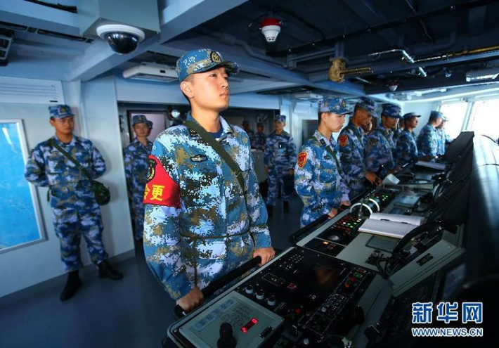 Ngoài ra Trung Quốc còn huy động cả lực lượng của Hạm đội Đông Hải và Hạm đội Bắc Hải cùng tham gia diễn tập. Binh lính thao tác điện tử.