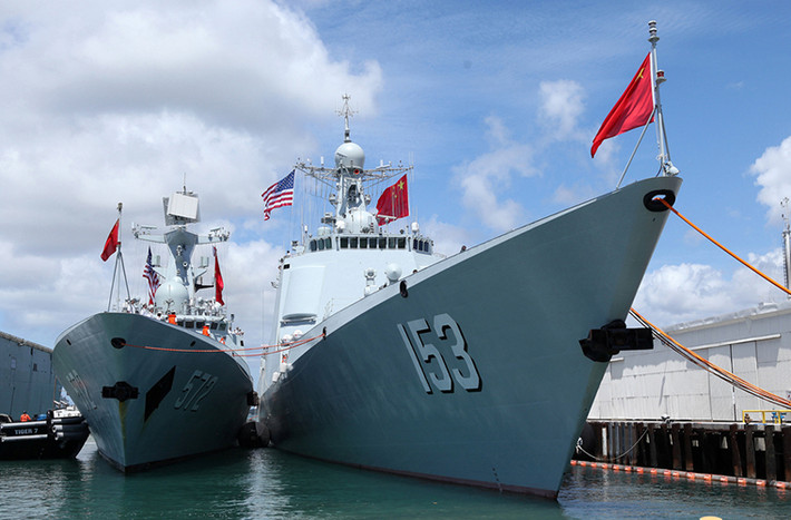 Hình ảnh hai tàu chiến Trung Quốc tham gia RIMPAC-2016 đậu tại Trân Châu Cảng.