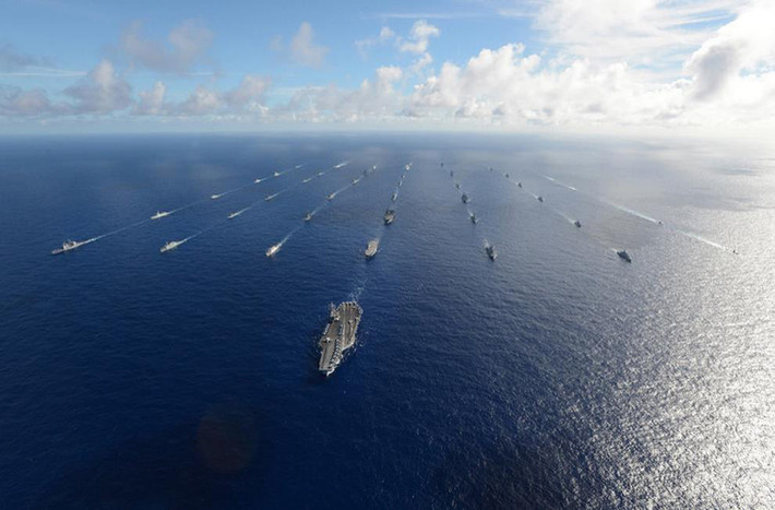Biên đội tàu chiến hỗn hợp của hải quân các nước tham gia RIMPAC-2014 được dẫn đầu bởi tàu sân bay Nimitz của Hải quân Mỹ.