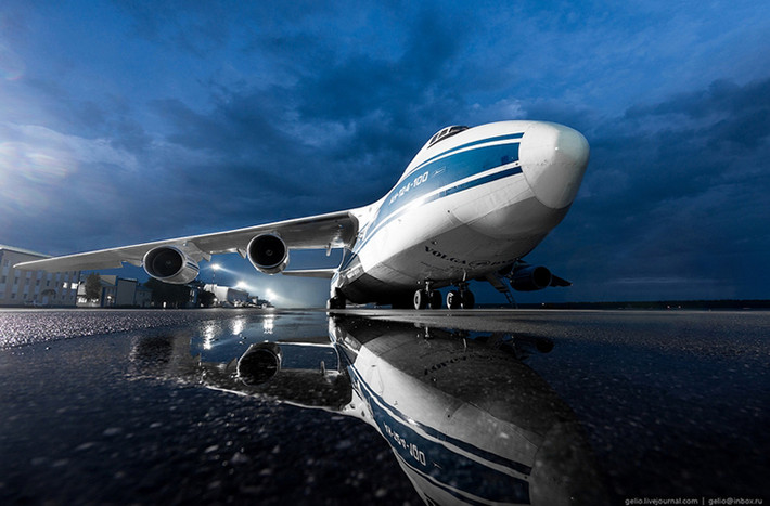 An-124 Ruslan được xem là mẫu máy bay vận tải lớn thứ 2 thế giới từng được chế tạo. Nó không chỉ phục vụ cho mục đích quân sự nó còn thực hiện cả các chuyến bay chở hàng dân sự mang theo các loại hàng hóa không phải chiếc máy bay nào cũng có thể chở được.