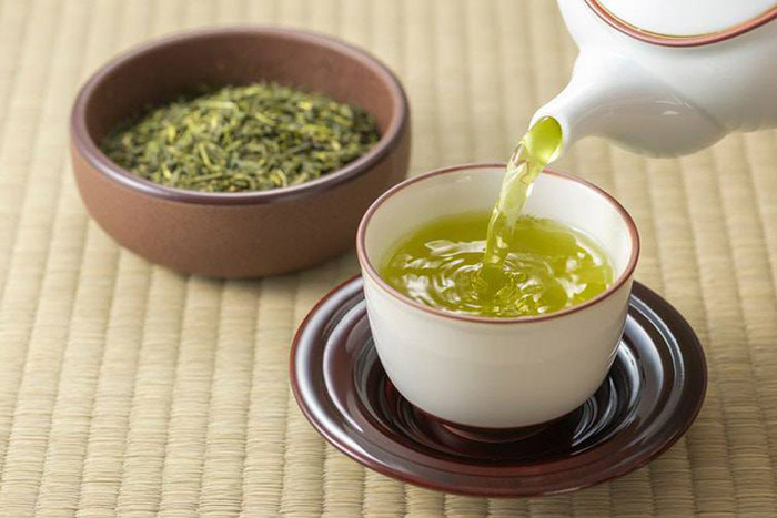 Ngoài việc không giữ được hương vị ban đầu, thời điểm này trong trà còn có nhiều nấm sinh sôi. Để tránh lãng phí, bạn nên giữ chúng để sử dụng như một loại phân bón tự nhiên cho cây trồng trong nhà.