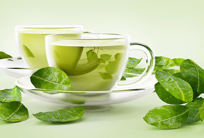 Trà xanh. Mùa đông, trà càng được sử dụng nhiều hơn. Một lưu ý nhỏ, nếu trà đã pha mà không uống hết, bạn nên bỏ đi thay vì giữ lại cho ngày hôm sau.