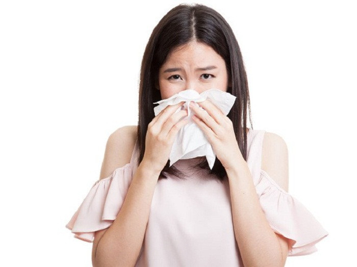 Chảy máu cam, chảy máu nướu. Nhiều người nhầm tưởng chảy máu cam chỉ xuất hiện ở người mắc bệnh bạch cầu. Trên thực tế, ung thư gan gây triệu chứng chảy máu cam, nướu.