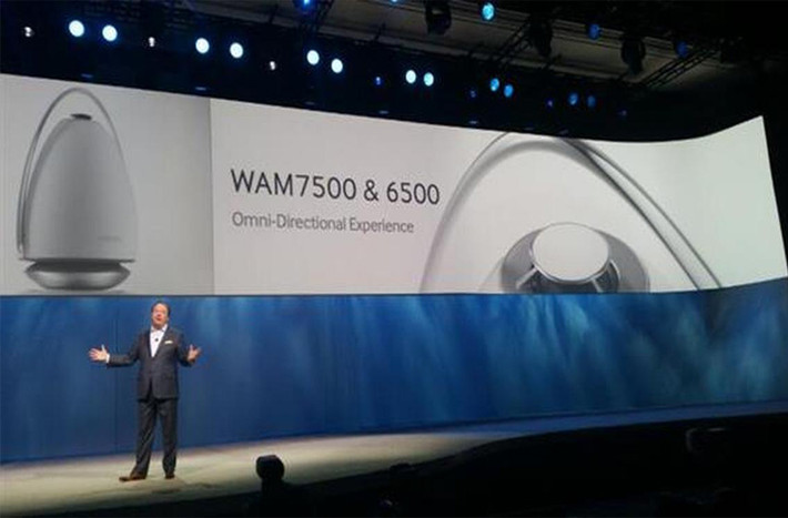 Samsung công bố 2 dòng loa mới trong dòng loa đa vùng (multi-room), những dòng loa này thể hiện âm thanh 360o từ một điểm phát duy nhất. WAM7500 và WAM6500 sở hữu công nghệ “Ring Radiator” điều chỉnh âm thanh dạng phễu phát ra từ mặt trên của loa thật tròn trịa.