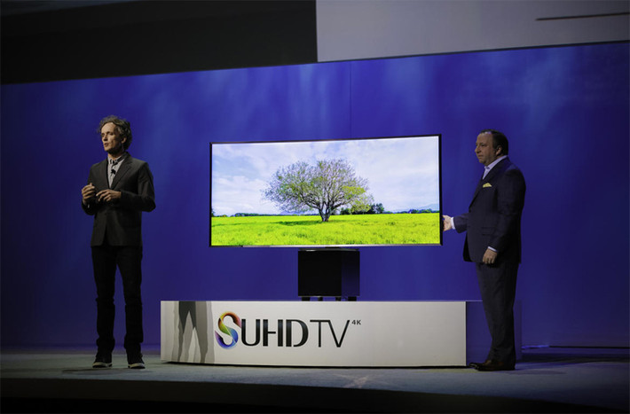 Tại hội chợ CES 2015 năm nay, Samsung giới thiệu 9 mẫu khác nhau của dòng TV SUHD dành cho năm 2015, trang bị lớp phủ tinh thể nano (nanocrystals) nhằm tăng cường ánh sáng nền, cho hình ảnh sáng và gam màu rộng hơn TV LCD truyền thống