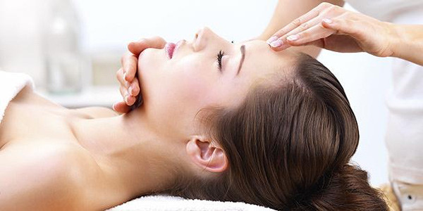 Họ không massage chỉ vì cảm thấy nó tuyệt vời và giúp mình thư giãn, họ sử dụng massage như một cách thải độc toàn bộ cơ thể và cải thiện cung cấp lượng hồng cầu cho da.