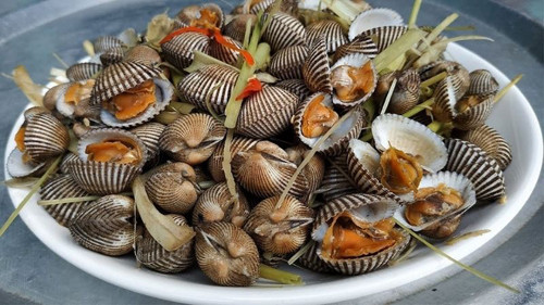 Sò huyết. Sò huyết là hải sản được ưa thích ở nhiều nơi, trong đó có Việt Nam. Sò huyết luộc hay nướng đều ngon song lại tiềm ẩn nguy cơ viêm gan A, thương hàn và kiết lị nếu chúng sinh trưởng trong môi trường nước bị ô nhiễm.