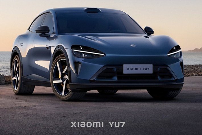 Thông tin chi tiết về kích thước thân xe của Xiaomi YU7 2025 mới như sau: Chiều dài: 4.999 mm. Chiều rộng: 1.996 mm. Chiều cao: 1.600 mm. Chiều dài cơ sở: 3.000 mm