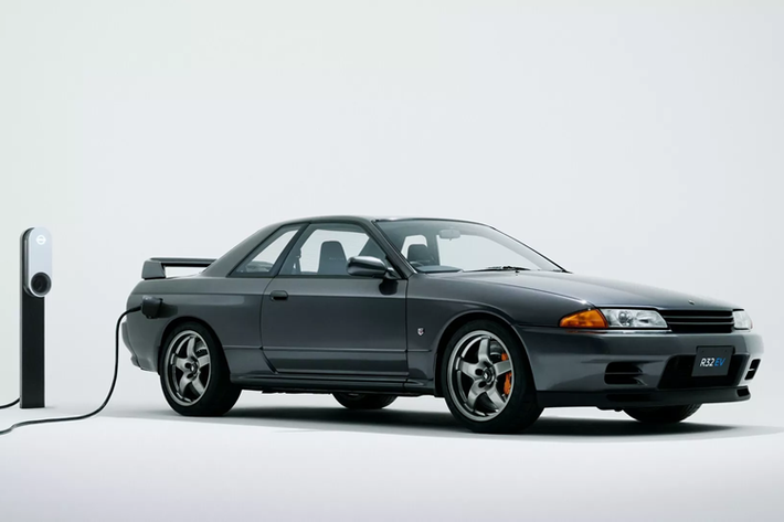 Trong tháng tới, dàn xế độc của Nissan sẽ tới sự kiện Tokyo Auto Salon 2025. Đội hình xe này sẽ có những chiếc xe độ thú vị, hàng đầu chính là chiếc R32 Skyline GT-R đã được chuyển đổi thành xe điện. Dự án bắt đầu vào tháng 3 năm 2023 và đã trở thàn một dự án nổi bật trên mạng xã hội tại Nhật Bản trong năm qua.