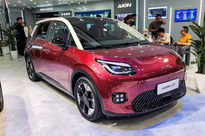 Tại triển lãm Ô tô Quảng Châu 2024, thương hiệu con Aion của hãng mẹ GAC đã chính thức vén màn mẫu ôtô điện mới mang tên Aion UT 2025 mới. Đây được xem như đối thủ mới dành cho Volkswagen ID.3, MG4 EV và BYD Dolphin.