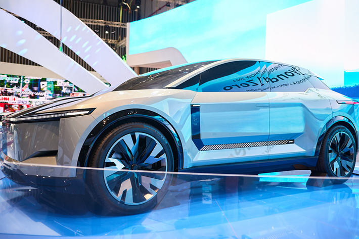 Trong khuôn khổ Triển lãm VMS 2024, Toyota Việt Nam đã mang đến trưng bày mẫu concept FT-3e. Chiếc SUV Toyota FT-3e chạy điện này cũng là một trong số ít những mẫu xe ý tưởng hiếm hoi góp mặt tại sự kiện năm nay.