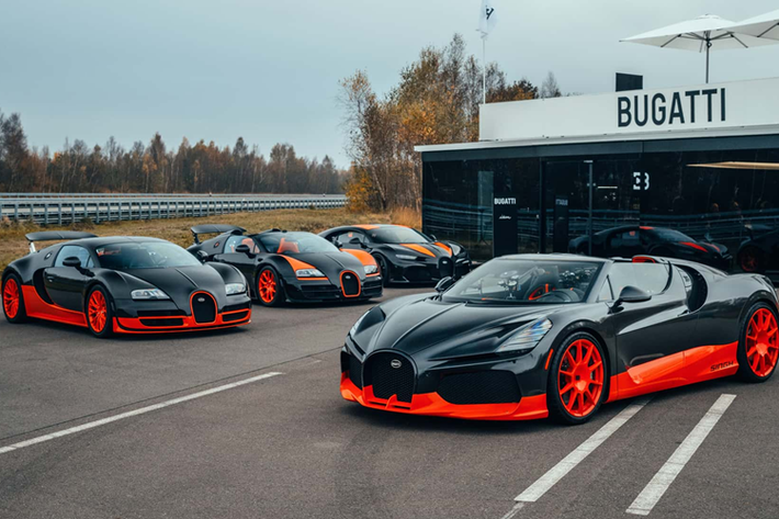Andy Wallace, tay lái thử Bugatti Pilote Officiel và là người chiến thắng giải Le Mans đã ngồi sau tay lái của chiếc Hypercar Bugatti Mistral mui trần này, khám phá hết tiềm năng của chiếc xe tại đường đua Papenburg ở Đức.