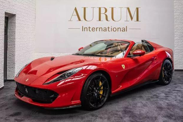 Cung cấp sức mạnh cho Ferrari 812 GTS là khối động cơ 6.5L V12 hút khí tự nhiên cho công suất đầu ra 789 mã lực và mô-men xoắn cực đại 718 Nm.