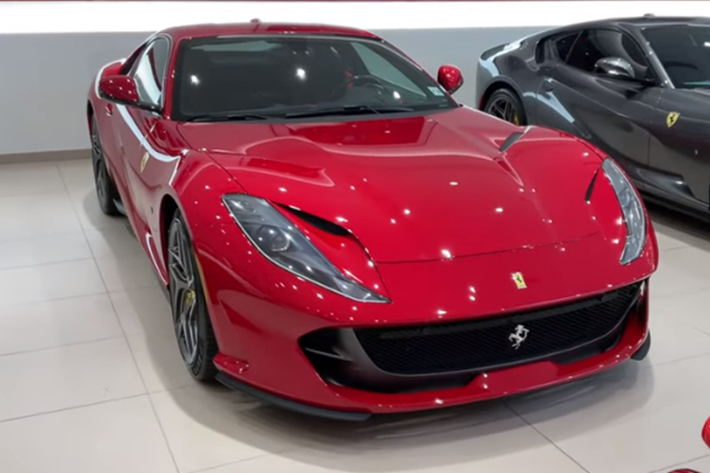 Theo công bố từ hãng siêu xe Ý, Ferrari 812 GTS có thể tăng tốc từ 0-100 km/h trong vòng chưa đến 3 giây, 0-200 km/h trong 8,3 giây trước khi đạt tốc độ tối đa là 340 km/h, tương tự như 812 Superfast.