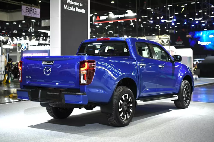 Đến thời điểm hiện tại, Mazda vẫn chưa giải thích lý do vì sao ngừng bán mẫu xe bán tải này ở Việt Nam. Tuy nhiên, nhiều nguồn tín cho biết mẫu xe bán tải BT-50 này rất có thể sẽ về Việt Nam vào năm 2025.