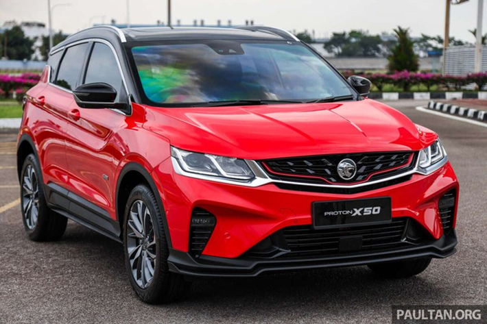 Thông tin này được Giám đốc điều hành Geely Auto, Jerry Gan, công bố tại sự kiện ra mắt mẫu xe điện Proton eMas 7, theo Paultan. Hiện chưa có thông tin về kế hoạch sản phẩm và thời điểm ra mắt của Proton X50 tại Việt Nam.