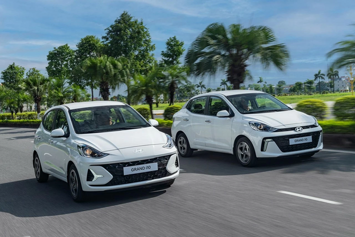 Có được kết quả này một phần là nhờ Hyundai Grand i10 được hưởng chính sách hỗ trợ 50% lệ phí trước bạ của Nhà nước dành cho xe sản xuất, lắp ráp trong nước từ ngày 1/9/2024. Mẫu xe hạng A này đã được bổ sung phiên bản nâng cấp vào hồi tháng 6/2024. Xe hiện có 6 phiên bản và giá bán dao động từ 360 - 455 triệu đồng.