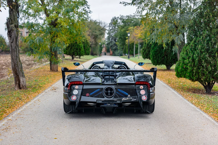 Vì vậy, chủ sở hữu tiếp theo không chỉ sở hữu một trong những chiếc xe Pagani Zonda 760 LM Roadster độc nhất hành tinh mà còn có được một chiếc xe có thể tiếp tục tăng giá trong tương lai. Chiếc xe sẽ được RM Sotheby’s đấu giá tại Dubai trong thời gian ngắn tới.
