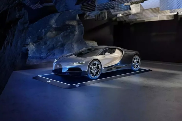 Bugatti Edition FG-01 Garage mới ra mắt giới siêu giàu là một “chiếc hộp” được lấy cảm hứng từ bảo tàng, là nơi hoàn hảo để cất giữ và trưng bày siêu xe của các đại gia. Theo đó, “chiếc hộp” này có chiều dài là 6.147 mm, chiều rộng 3.658 mm.