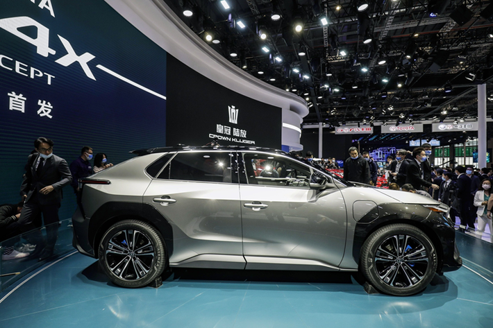 Chỉ biết rằng, xe sẽ dùng pin có dung lượng 60 kWh và chạy được khoảng 550 km sau 1 lần sạc theo chu trình thử nghiệm tại Ấn Độ. Bên cạnh đó, xe còn có hệ dẫn động 4 bánh toàn thời gian AWD.