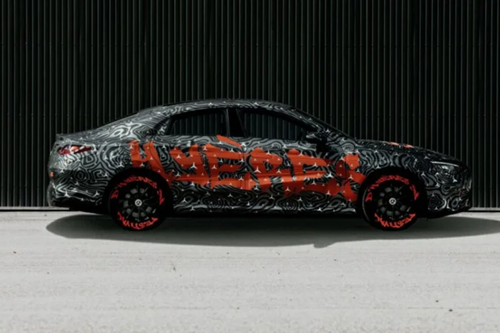 Car News China cho biết phiên bản sản Mercedes-Benz CLA 2025 hiệu suất cao phiên bản sản xuất thực tế sẽ sử dụng bộ pin dung lượng 89,6 kWh, mang lại khả năng vận hành vượt trội cho mẫu xe này.