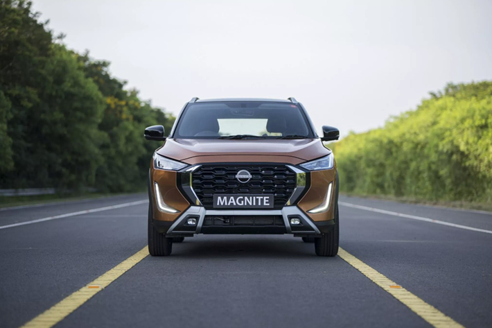 Về truyền động, Nissan Magnite được cung cấp các tùy chọn động cơ bao gồm xăng xi-lanh 1.0 lít hút khí tự nhiên hoặc tăng áp, sản sinh công suất lần lượt là 71 mã lực và 99 mã lực. Cả hai động cơ đều được kết hợp với hộp số sàn 5 cấp theo tiêu chuẩn.