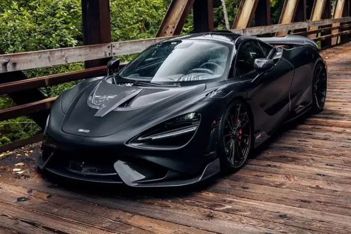 Khi ra mắt tại Hoa Kỳ, siêu xe McLaren 765LT có giá khởi điểm gần 400.000 đô la (khoảng gần 10 tỷ đồng) và với các tùy chọn, con số đó có thể tăng vọt lên hơn nửa triệu đô la. Bất chấp giá trị và kỹ thuật được đưa vào, siêu xe Anh quốc hiện đang là chủ đề của một đợt thu hồi tại Mỹ, với 163 chiếc nằm trong đợt này.