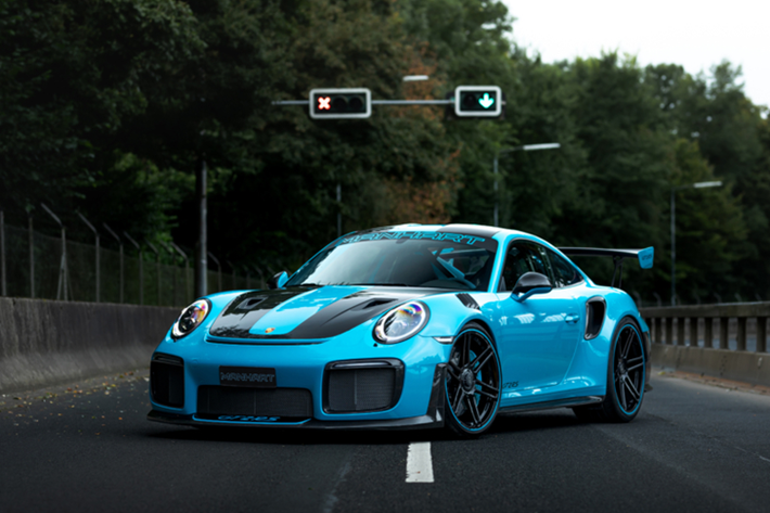 Ở thế hệ 991, mẫu xe Porsche 911 GT2 RS mới được biết đến là mẫu xe “tối thượng” với thiết kế khí động học ấn tượng cùng nhiều chi tiết được tối ưu hóa nhằm tăng khả năng vận hành cho xe. Hãng độ Manhart Performance vừa qua đã cho ra mắt phiên bản độ dựa trên chính chiếc siêu xe hiệu năng cao này chính là TR 700 II.
