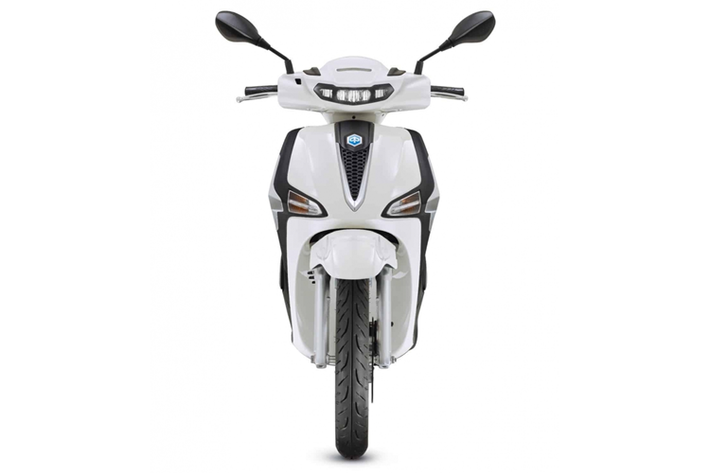 Liberty 2025 có bộ mâm đúc thiết kế mới với kích thước 16 inch ở phía trước và 14 inch ở phía sau. Hệ thống phanh an toàn với phanh đĩa 240 mm phía trước và ABS kênh đơn, cùng với phanh tang trống 140 mm phía sau.