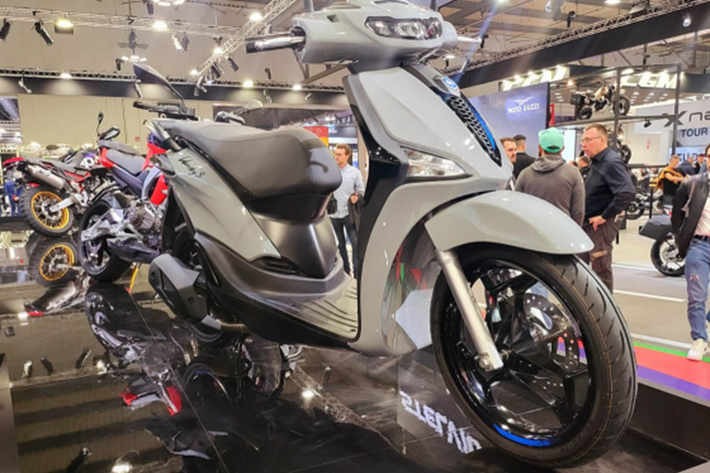 Liberty 2025 sẽ có 2 tùy chọn: tiêu chuẩn và Liberty S. Phiên bản tiêu chuẩn sẽ có 2 màu là Trắng Bianco Luna và Đen Nero Abisso, trong khi phiên bản S được bổ sung thêm 2 màu mới là Xám Grigio Materia và Xanh Blu Ardesia.