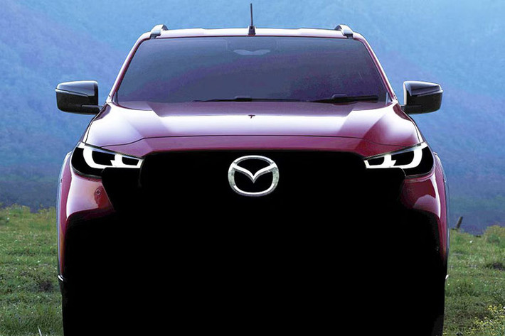 Vào hồi tháng 3/2024, hãng Isuzu đã ra mắt phiên bản mild hybrid mới của dòng xe bán tải D-Max. Do đó, sẽ không ngạc nhiên nếu Mazda BT-50 2025 cũng được trang bị động cơ mild hybrid này, bao gồm máy dầu Ddi Blue Power 4 xi-lanh, tăng áp, dung tích 1.9L như trên, kết hợp cùng 1 mô-tơ điện nhỏ và hệ thống điện 48V.