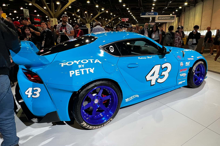 Toyota Supra Suprabird đặc biệt này là một trong số nhiều xe độ mà Toyota có tại Triển lãm SEMA năm nay. Triển lãm sẽ diễn ra từ nay đến hết ngày 8 tháng 11 tại Las Vegas.