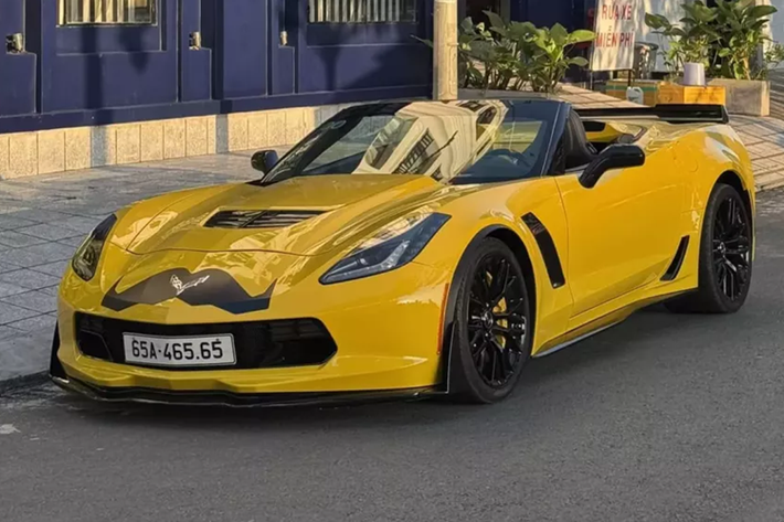 Vào tháng 10 đầu năm nay, chiếc xe thể thao Chevrolet Corvette C7 Z06 Convertible mui trần đã được 1 đại gia đến từ Cần Thơ mua về trải nghiệm, đây là chiếc xe độc nhất vô nhị tại Việt Nam, và chủ nhân đã hứa sẽ cho xe ra 1 biển số dễ nhớ,