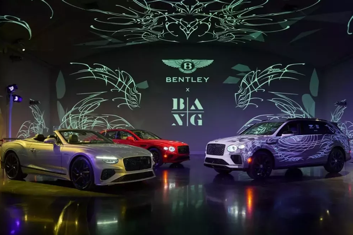 Bentley đã hợp tác với một trong những công ty xăm hình độc quyền và uy tín nhất tại Hoa Kỳ và tại sự kiện Art Basel tuần trước ở Miami, đã ra mắt một chiếc Bentley Bentayga đặc biệt với lớp phủ đặc biệt lấp lánh dưới đèn UV.