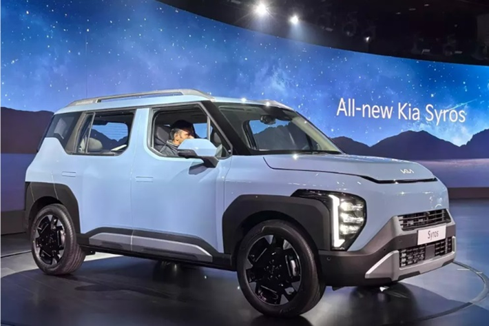 Khách hàng mua xe SUV Kia Syros 2025 có thể tùy ý lựa chọn 8 màu sắc ngoại thất là: xanh nhạt Frost Blue, xanh lục Pewter Olive, đen Aurora Black Pearl, đỏ Intense Red, xám Gravity Grey, xanh đậm Imperial Blue, bạc Sparkling Silver và trắng Glacier White Pearl.