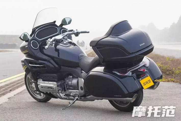 Việc kiếm tiền để mua một chiếc xe môtô GWM Souo S2000 Flat-8 2024 không phải là thách thức duy nhất mà những người sở hữu xe tương lai phải đối mặt. Họ còn phải tìm một nơi nào đó để lái xe vì xe máy không được phép lưu thông trên nhiều con đường ở Trung Quốc .
