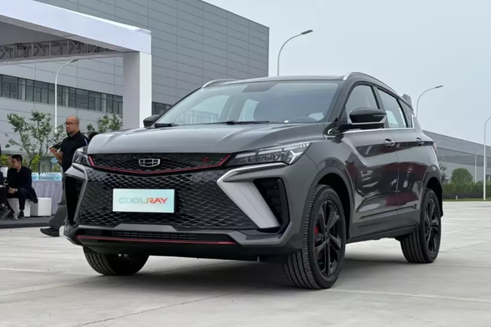Tương tự Lynk & Co và Volvo, xe Geely cũng sẽ do Tasco Auto phân phối chính hãng tại Việt Nam. Điều này không có gì lạ vì đây đều là 3 thương hiệu thuộc tập đoàn ôtô Geely. Tasco Auto hiện sở hữu hệ thống phân phối ô tô lớn nhất Việt Nam. Ngoài Lynk & Co và Geely, công ty này còn phân phối xe cho nhiều thương hiệu khác như Toyota và Ford.
